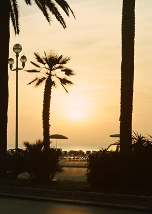 熱海駅から徒歩わずか4分！東横INN熱海駅前の充実したサービスと快適な滞在を実現